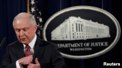 Jeff Sessions bio prinuđen da se povuče iz istrage o Rusiji