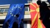 Otvaranje pristupnih pregovora u slučaju Severne Makedonije je bezuslovno (na fotografiji zastave EU i Severne Makedonije), dok Albanija treba da ispuni niz uslova