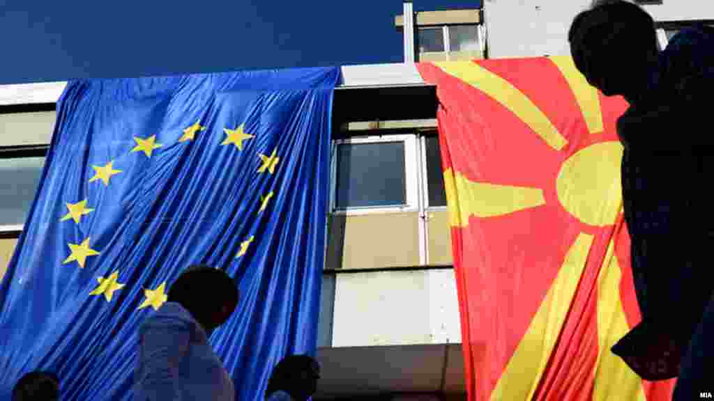 МАКЕДОНИЈА - Шарл Мишел, претседателот на Европскиот Совет, ја презентираше последната верзија на неговиот предлог буџет за периодот 2021-2027, повеќето ставки се намалени, но за претпристапниот инструмент сликата е малку покомплексна, јави МИА од Брисел. Нацрт буџет на ЕУ предвидува 12,6 милијарди евра за проширувањето.