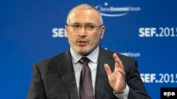 Михаил Ходорковский выступает на Швейцарском экономическом форуме, июнь 2015 