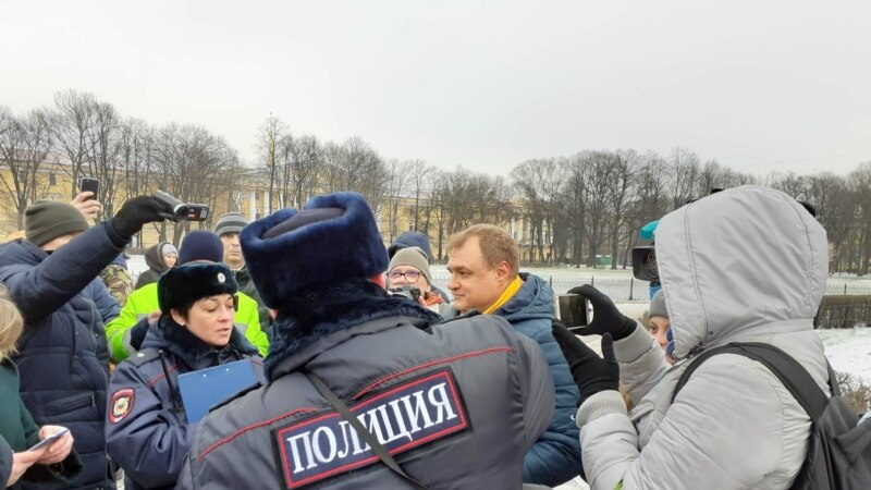 Россия: в Петербурге задержали участников акции против поправок к Конституции