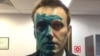 Алексей Навальный после нападения (архивное фото)