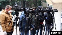 Medijske ekipe na konferenciji u Mostaru o situaciji s korona virusom, 1. april