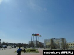 Дзяржаўныя сьцягі краін-удзельніц спаборніцтваў: Украіны, Латвіі, Беларусі.