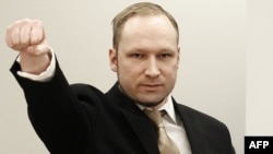 Anders Bering Breivik në gjykatën e Oslos,16 prill 2012.