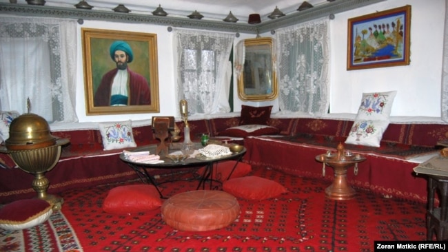 'Trebalo je neko vrijeme da se muslimani od te vezanosti za osmansku državnu tradiciju vrate i prihvate habsburško carstvo, kao neki okvir u kom se mogu dalje razvijati.' (Na fotografiji spomen kuća-muzej Husein-kapetana Gradaščevića)