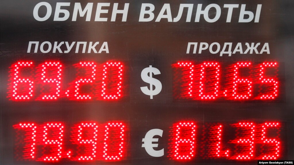 Russian Reserves March Toward 600 Billion As Sanction Threats Loom - 