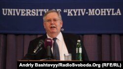 Джон Теффт АҚШ-тың Украинадағы елшісі кезінде. Киев, 14 сәуір 2012 жыл.