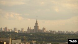 Москва, столица РФ, предмет разногласий между Юрием Лужковым и Леонидом Гозманом