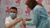 Generalni direktor Univerzitetsko-kliničkog centra Republike Srpske Vlado Đajić prvi je primio vakcinu