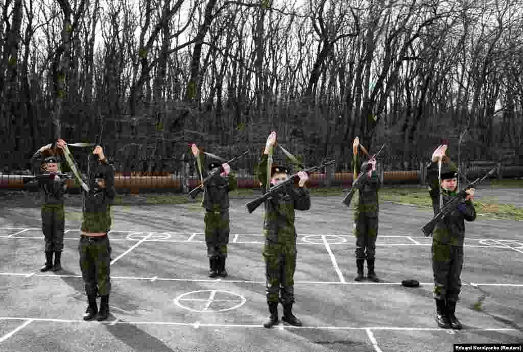 Young Russian cadets demonstrate their skills before an intermediate examination session at a military school in Stavropol. (Reuters/Eduard Korniyenko)