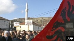Serbia -- Friends and family of arrested ethnic Albanians wave an Albanian flag during a protest in Presevo, 26Jan2009