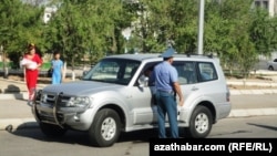 Aşqabadda yol polisi