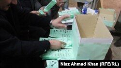 په پاکستان کې ټاکنې د جولايي په پنځه ويشتمه کېږي. دا تصوير د تېرو ټاکنو دی.