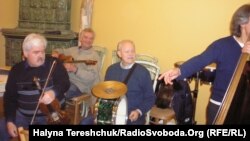 Ватрівчани виконують пісні Ігоря Білозіра, Львів, 4 листопада 2011 року