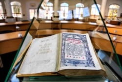Острозька Біблія (1581 рік), розміщена у центрі бібліотеки Національного університету «Острозька академія»