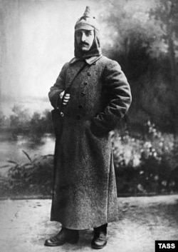 Серго Орджоникидзе, командир Красной армии. 1920 г.