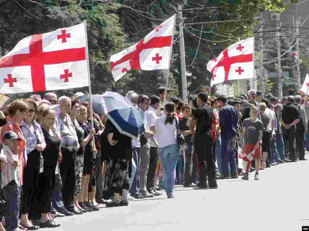 ცოცხალი საპროტესტო ჯაჭვი გორში - აგვისტოდან აგვისტომდე