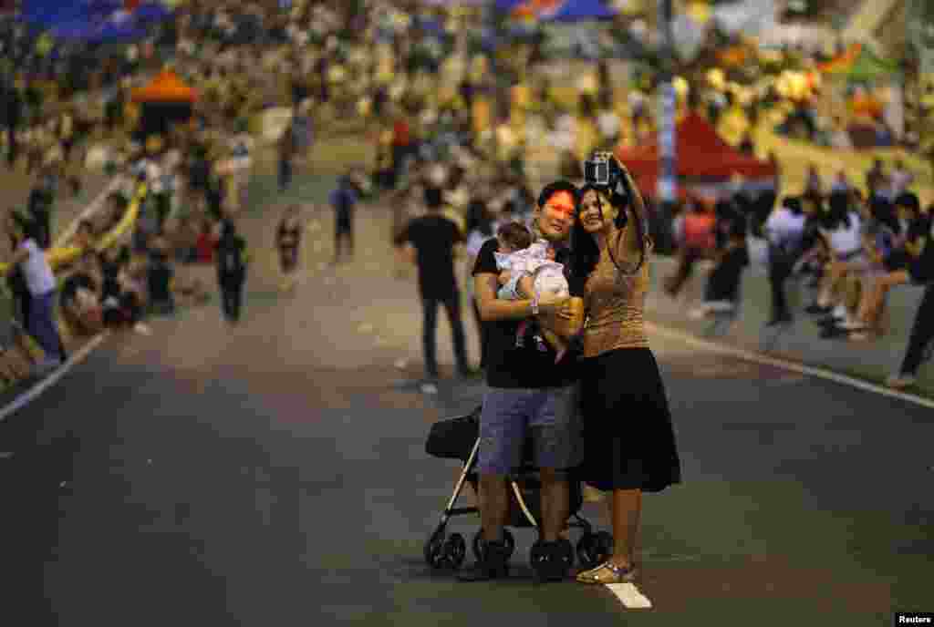 A couple takes a selfie as pro-democracy protesters block an area outside the government headquarters in Hong Kong on October 6. (Reuters/Carlos Barria) 