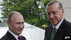 Russian President Vladimir Putin (left) and his Turkish counterpart, Recep Tayyip Erdogan, in Sochi on May 3