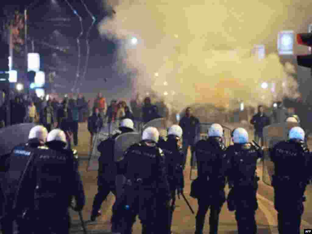 Столкновения спецназа с демонстрантами. Белград, 21 февраля 2008