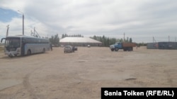 Қабанбай батыр ауылындағы Астана автобусы тоқтайтын орын. Ақмола облысы, 3 қыркүйек 2016 жыл.
