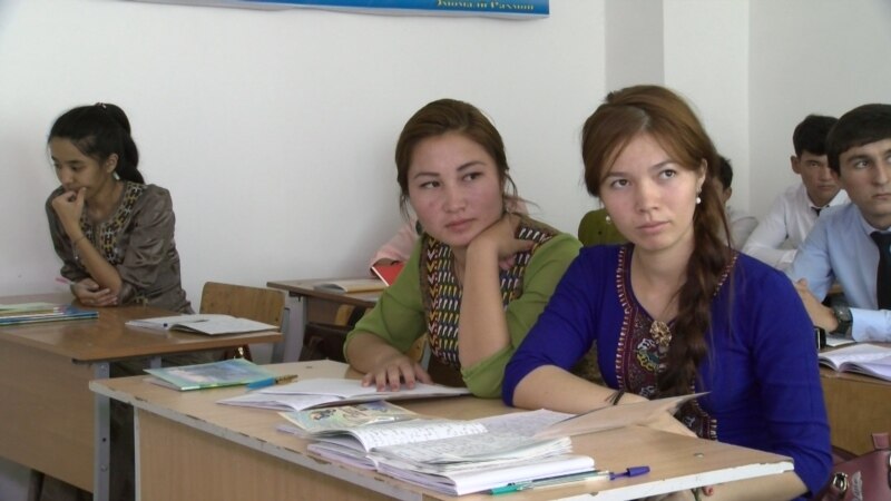 Türkmenistanyň 'çuňlaşdyrylan student problemasy' ykdysadyýeti synaga salýar