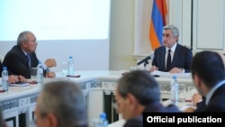 Նախագահ Սերժ Սարգսյանը խորհրդակցություն է անցկացնում դատախազության համակարգի ղեկավար աշխատակիցների հետ: 29-ը հոկտեմբերի, 2012թ.