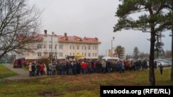 На адкрыцьці бюста Адамовічу ў Глушы