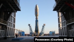 Подготовка ракеты к пуску на космодроме Восточный