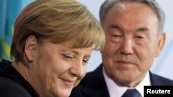 Германия канцлері Ангела Меркель мен Қазақстан президенті Нұрсұлтан Назарбаев. Берлин, 8 ақпан, 2012 жыл.