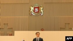 Бідзіна Іванішвілі виступає в парламенті на сьогоднішньому засіданні в Кутаїсі