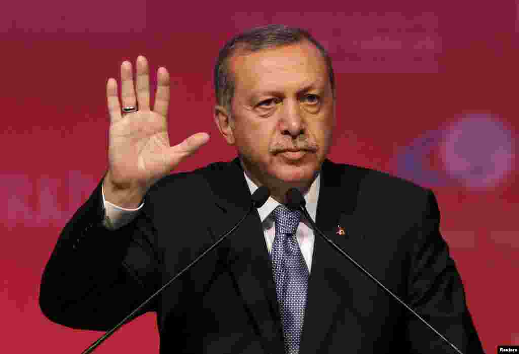 Türkiyə prezidenti R. T. Erdogan Ankarada çıxış edərkən