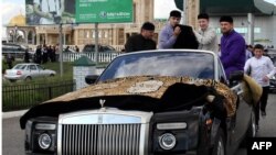 Нохчийчоь -- Кадыров ву Rolls-Royce Cabriolet машенахь. Цу тlехь Мохьмад Пайхамаран кад а, куз а бу боху, 21Гез2011