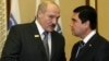 Belarusyň prezidenti Aleksandr Lukaşenko (çepde) we Türkmenistanyň prezidenti Gurbanguly Berdimuhamedow Astanada geçirilen ÝHHG-niň sammitinde, 2010-njy ýylyň 1-nji dekabry.