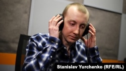 Станіслав Асєєв – журналіст і блогер, член Українського ПЕН-клубу. Понад два з половиною роки перебував у полоні російських гібридних сил 