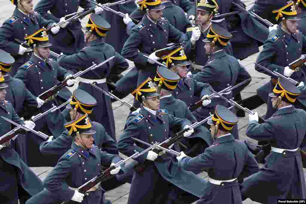 Kremlin guards perform at the Cathedral Square during a ceremony of the changing of the guard in the Kremlin in Moscow.&nbsp;(AP/Pavel Golovkin)