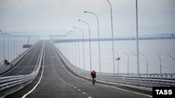 Со строительством моста на остров Русский к саммиту АТЭС во Владивостоке был связан целый ряд коррупционных скандалов