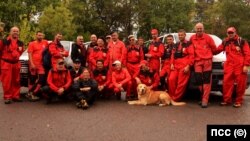 Планински спасители по време на тренировъчен курс за спасителни кучета и техните водачи през септември 2017 г. 