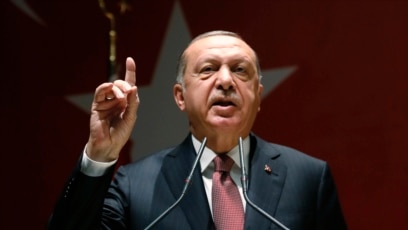 Турските законодатели одобриха нов медиен закон който предвижда присъди до