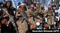Бойовики «Талібану» та місцеві жителі святкують мирну угоду з США, 2 березня 2020 року
