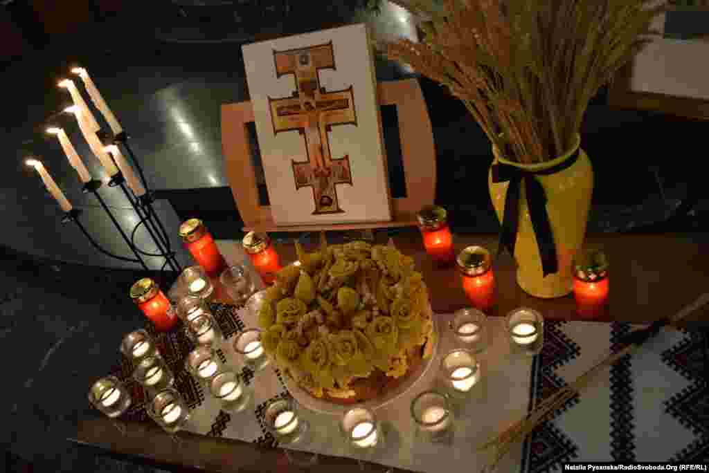 Молитви за упокій прочитали український священик греко-католицької церкви Святого Миколая в Берліні отець Сергій і пастор римо-католицько церкви Норберт Помплун