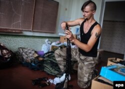 Un voluntar al batalionului ucrainean Donbass