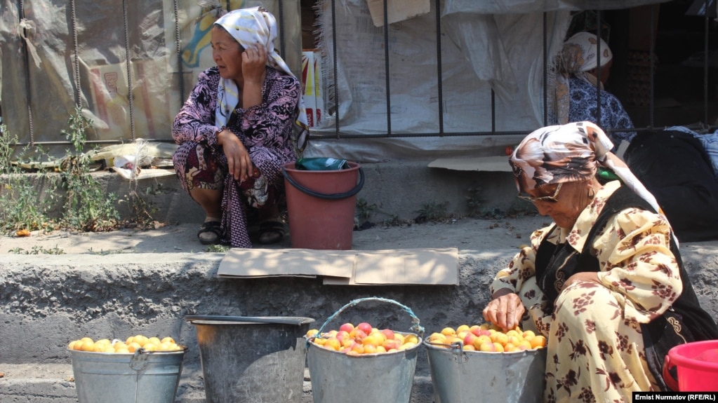 ​Средняя пенсия в Кыргызстане в 2018 году составляет 5 тысяч 401 сом или 78 долларов