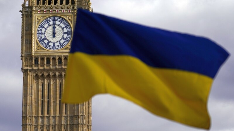 Pet oslobođenih zarobljenika iz Ukrajine stiglo u Veliku Britaniju