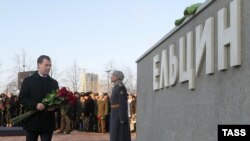Russian President Dmitry Medvedev unveiling the monument to Boris Yeltsin in Yekaterinburg.