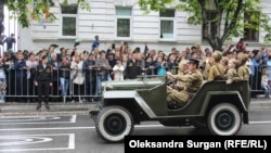 Военный автомобиль на параде в Севастополе, 9 мая 2018 года