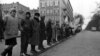Архівне фото: «живий ланцюг» із Києва до Львова 21 січня 1990 року