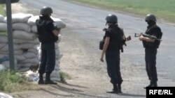 Ukrainian soldiers inspect cars at a checkpoint near Slovyansk earlier this month.