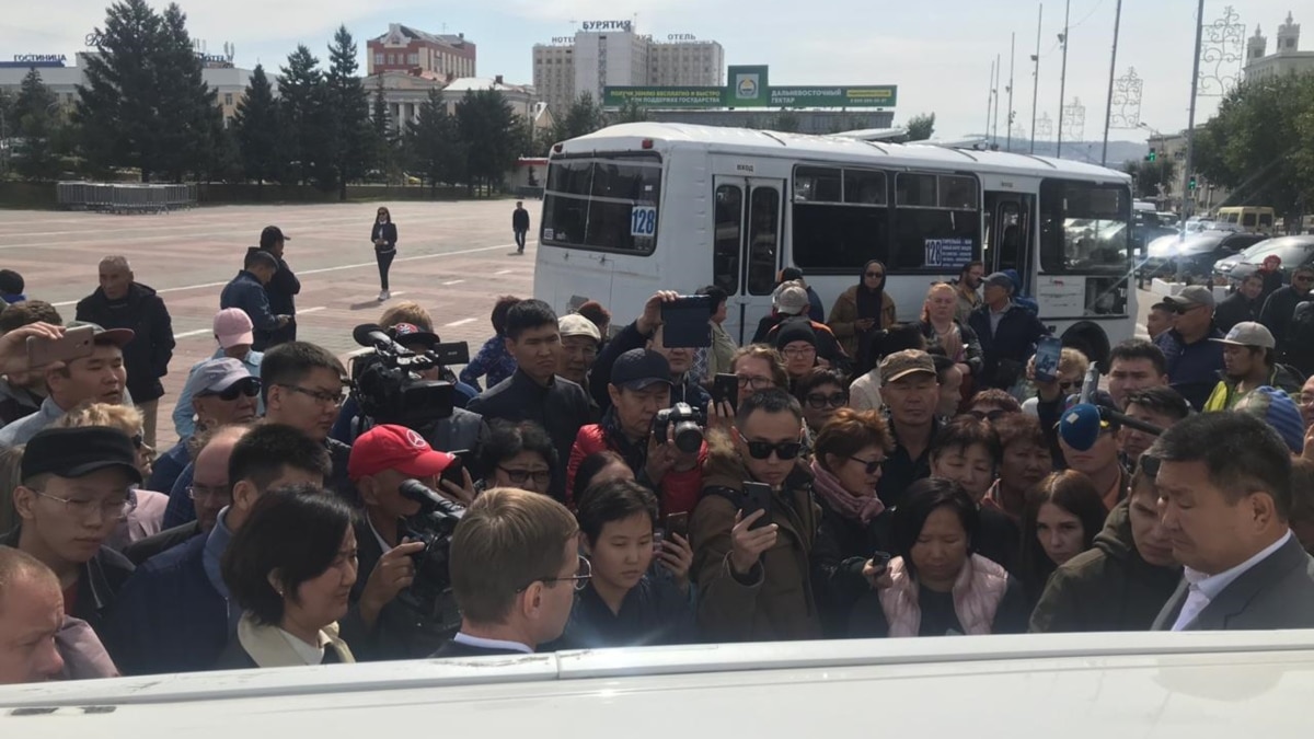 Прямой эфир улан удэ. Разгон митинга в Улан Удэ. Республика Бурятия в 1990 году протесты. Акция протеста Улан-Удэ сентябрь 2019. Разгон протестующих площадь советов 2019 Улан-Удэ.